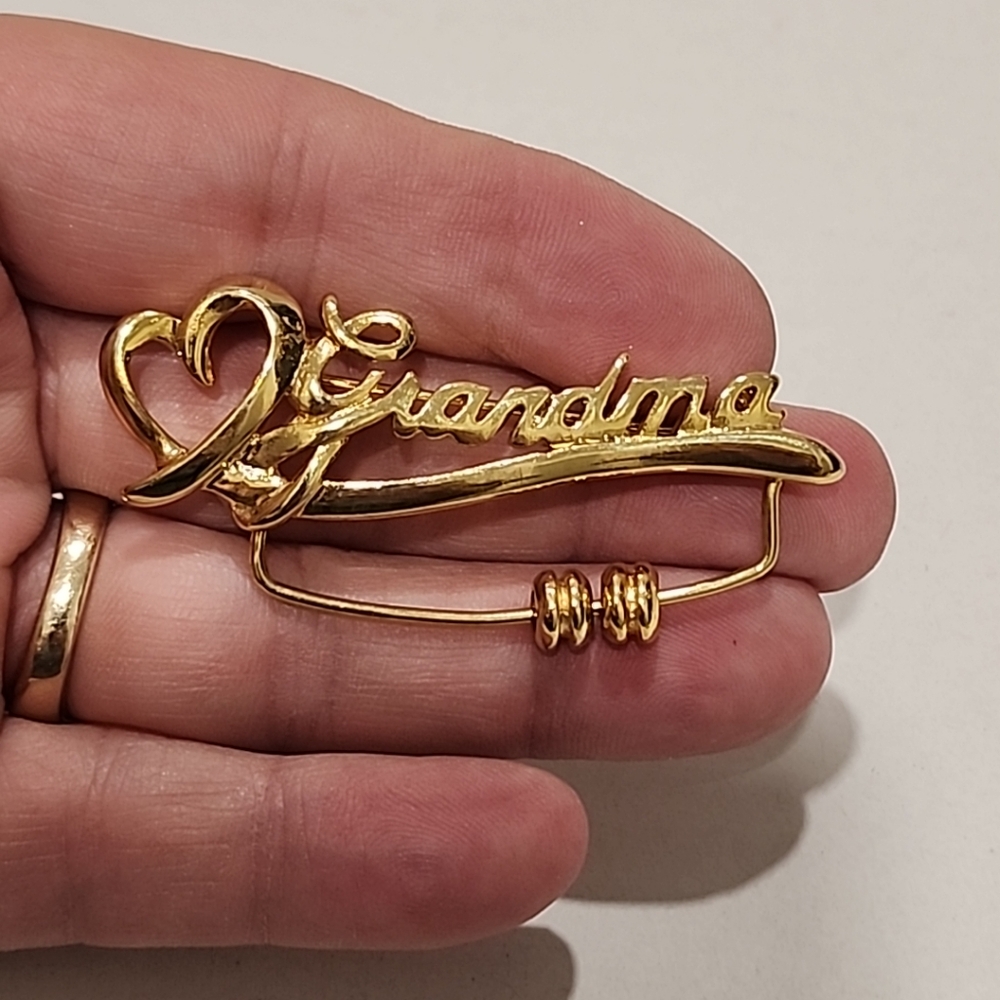Vintage Signed KIS Grandma Charm Holder Brooch Pin K.I.S. Heart Gold Tone